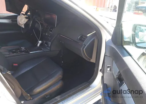 2008 Mercedes-Benz C 300 Luxury/Sport z USA, uszkodzony, nr VIN WDDGF54X98F060603